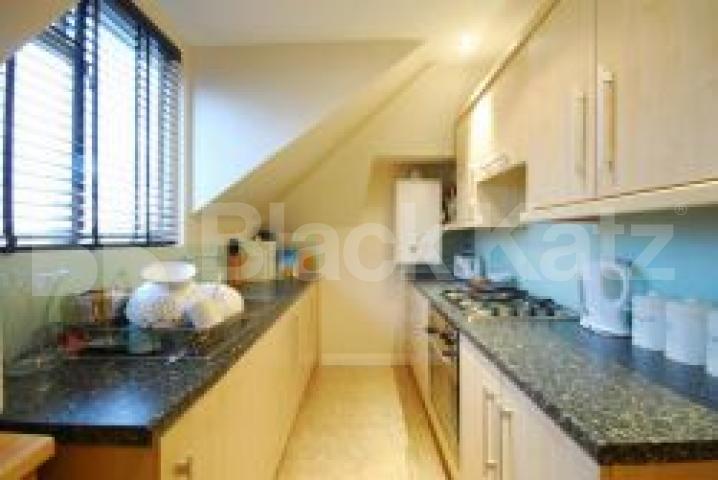 			3 Bedroom, 1 bath, 1 reception Flat			 Ferme Park Road, CROUCH END